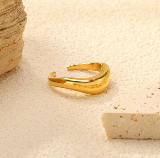 Vivian’s Wavy Ring