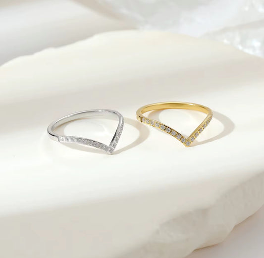 Rani’s Dainty Crown Ring