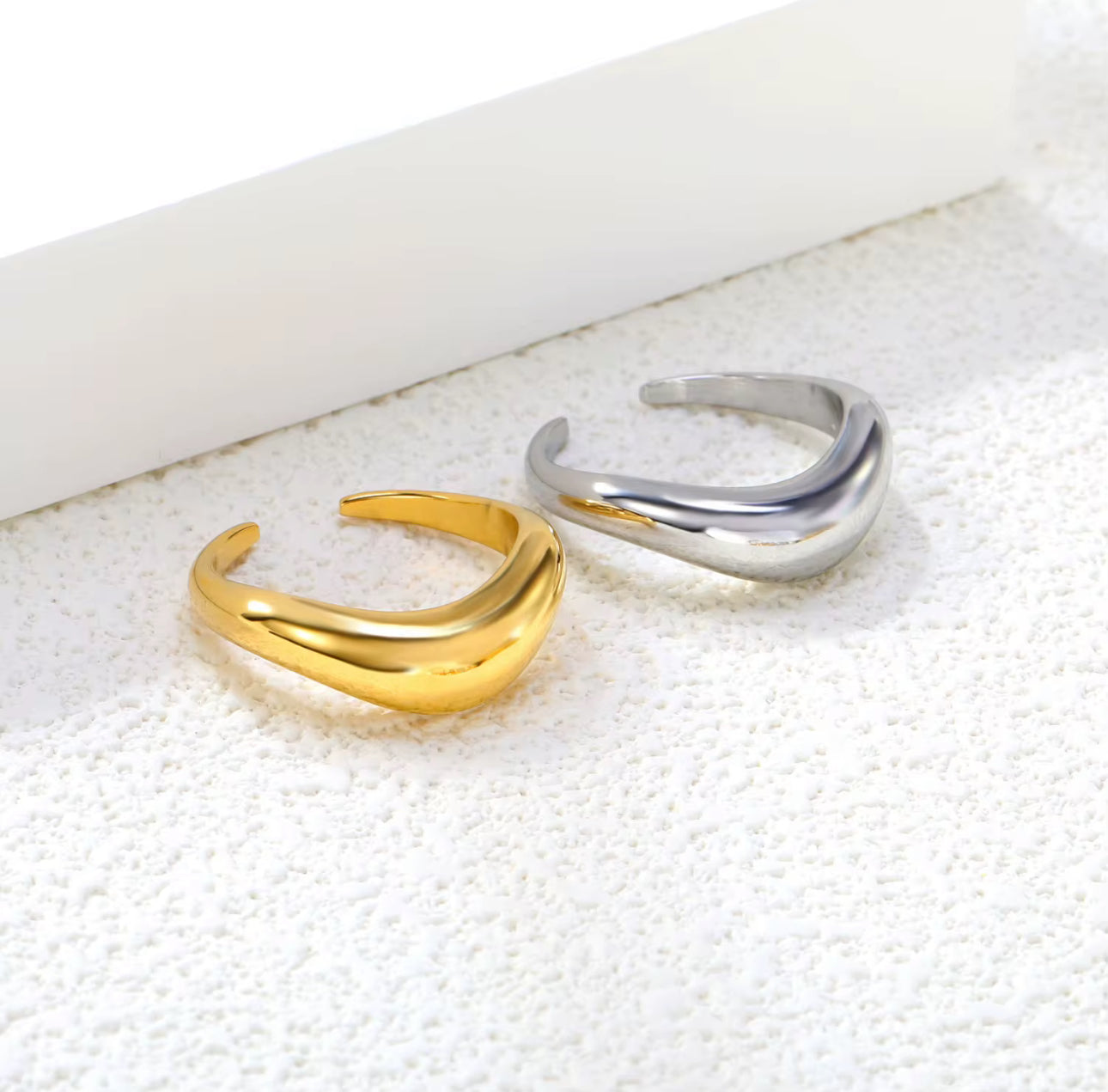 Vivian’s Wavy Ring
