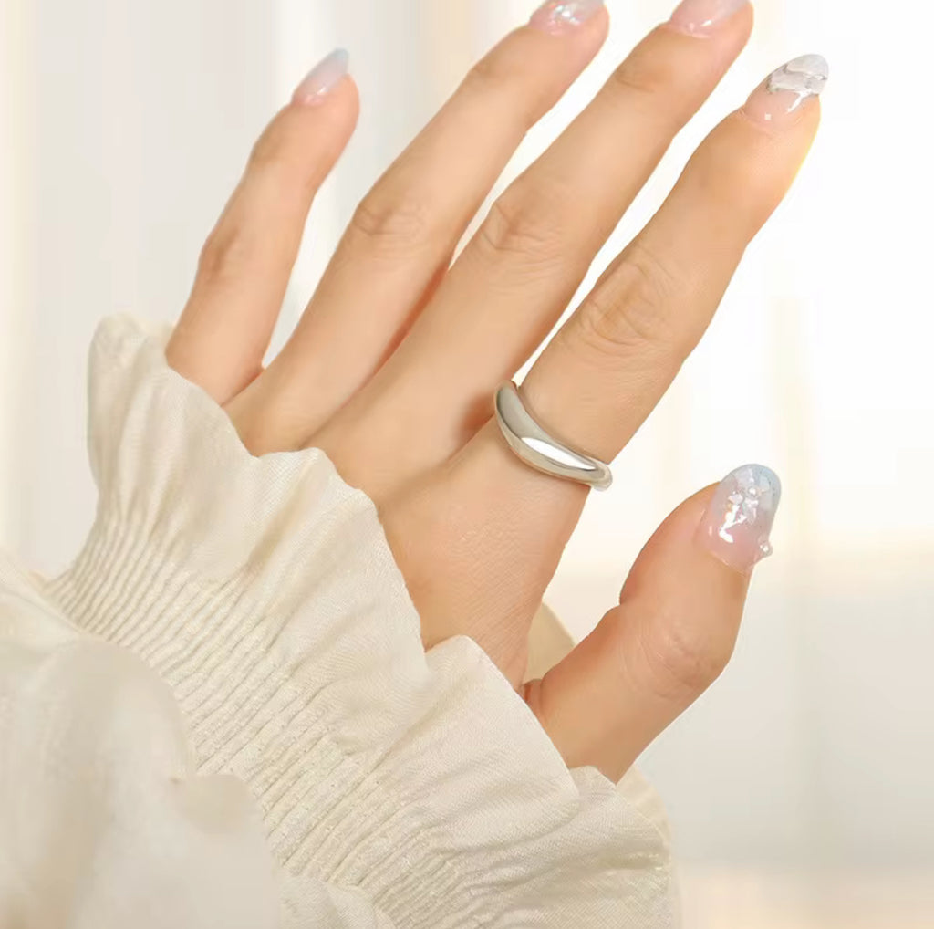 Vivian’s Wavy Ring
