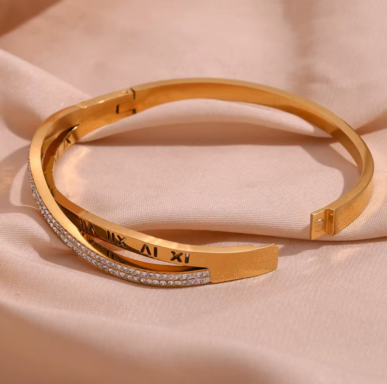 Romanéa Twisted Bangle