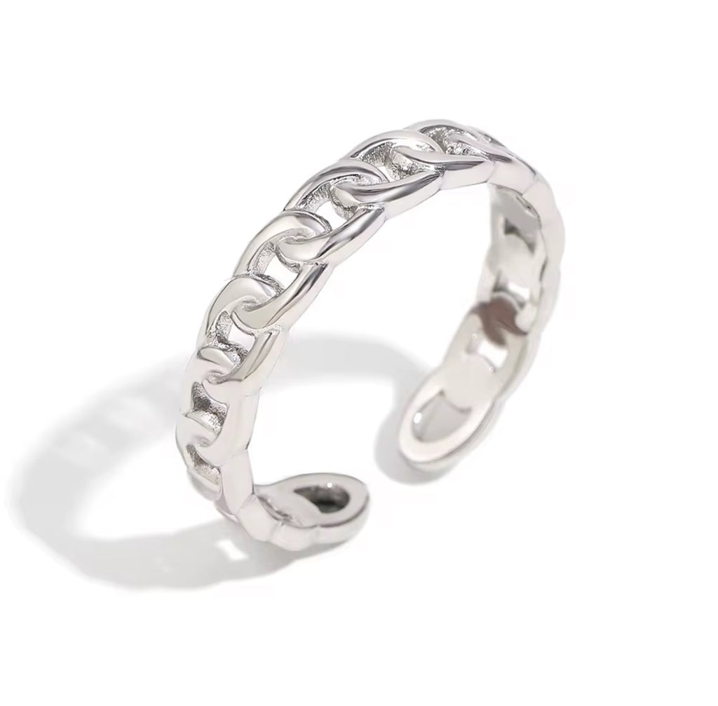 Mila’s Cuban link Ring