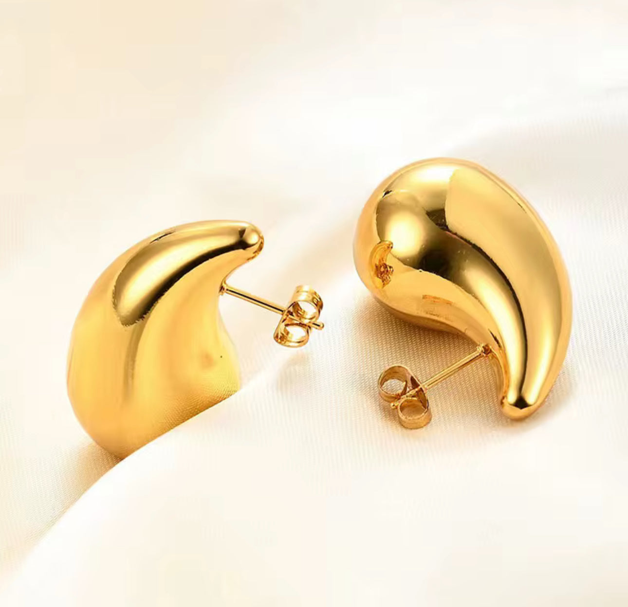 Amy’s Dewdrop Gold Earrings