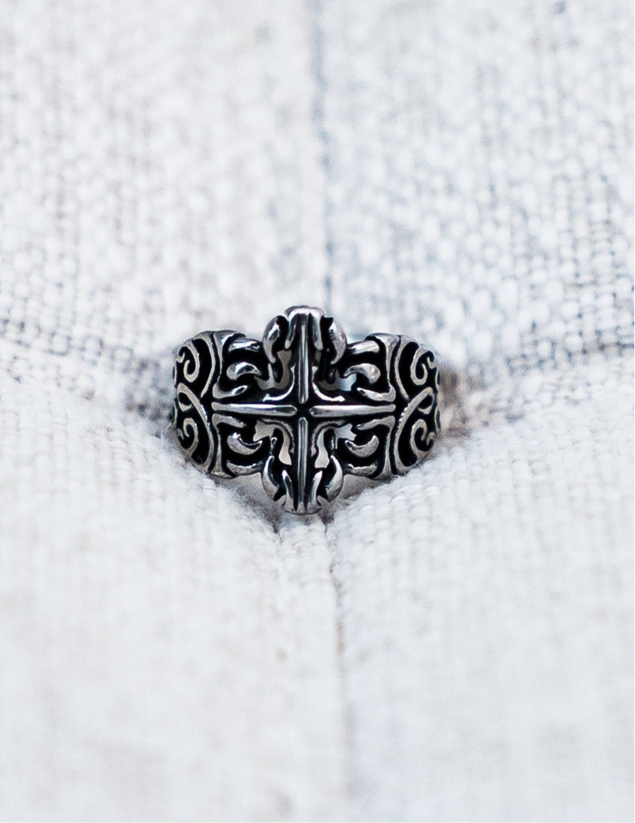 Urban Throne Ring