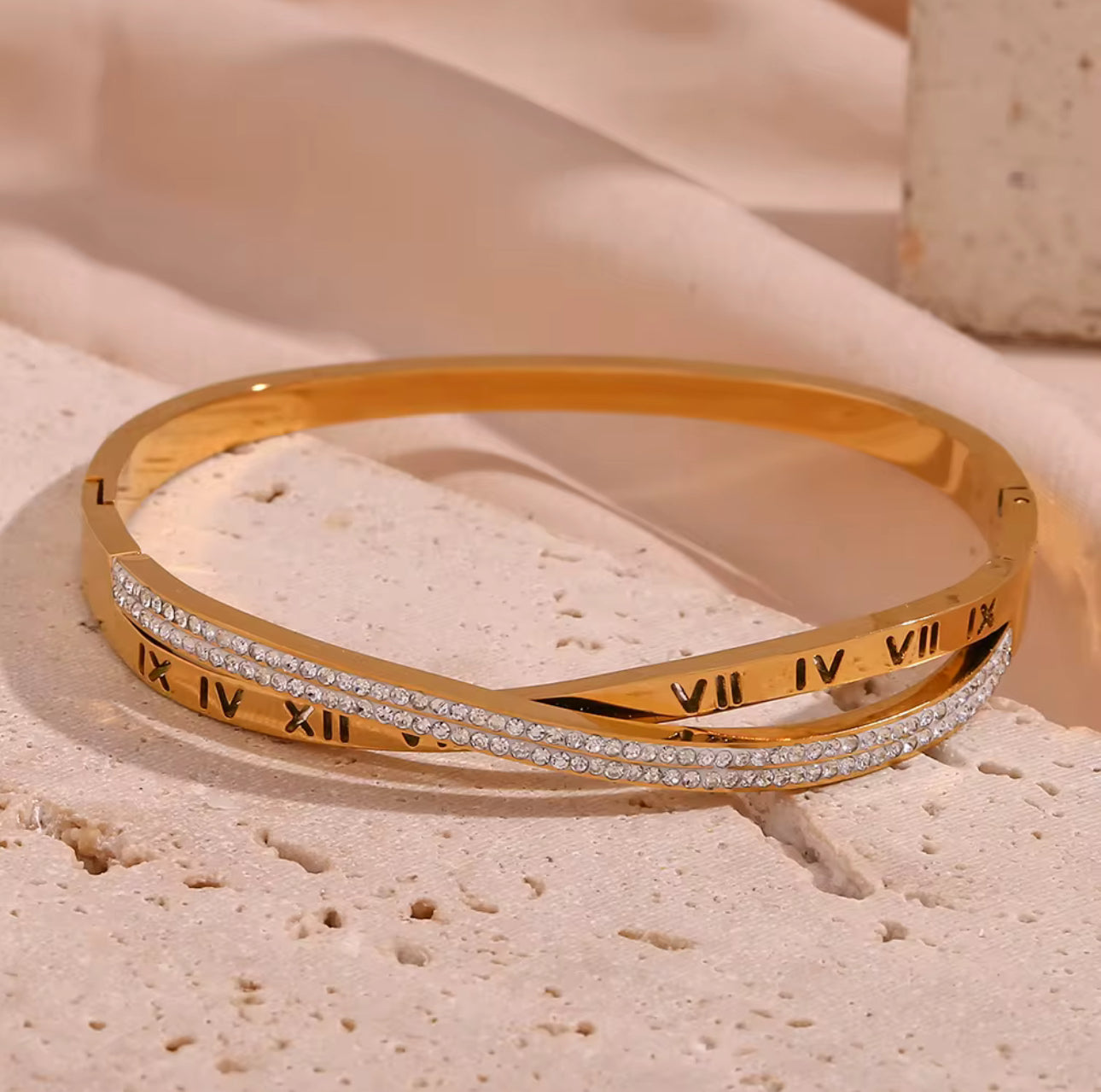 Romanéa Twisted Bangle