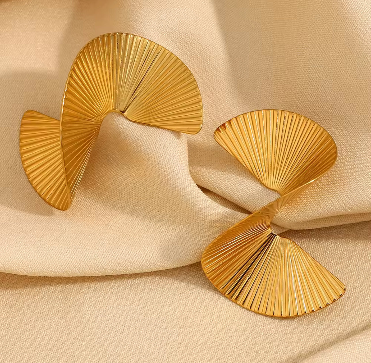 Swirly “S” Earrings