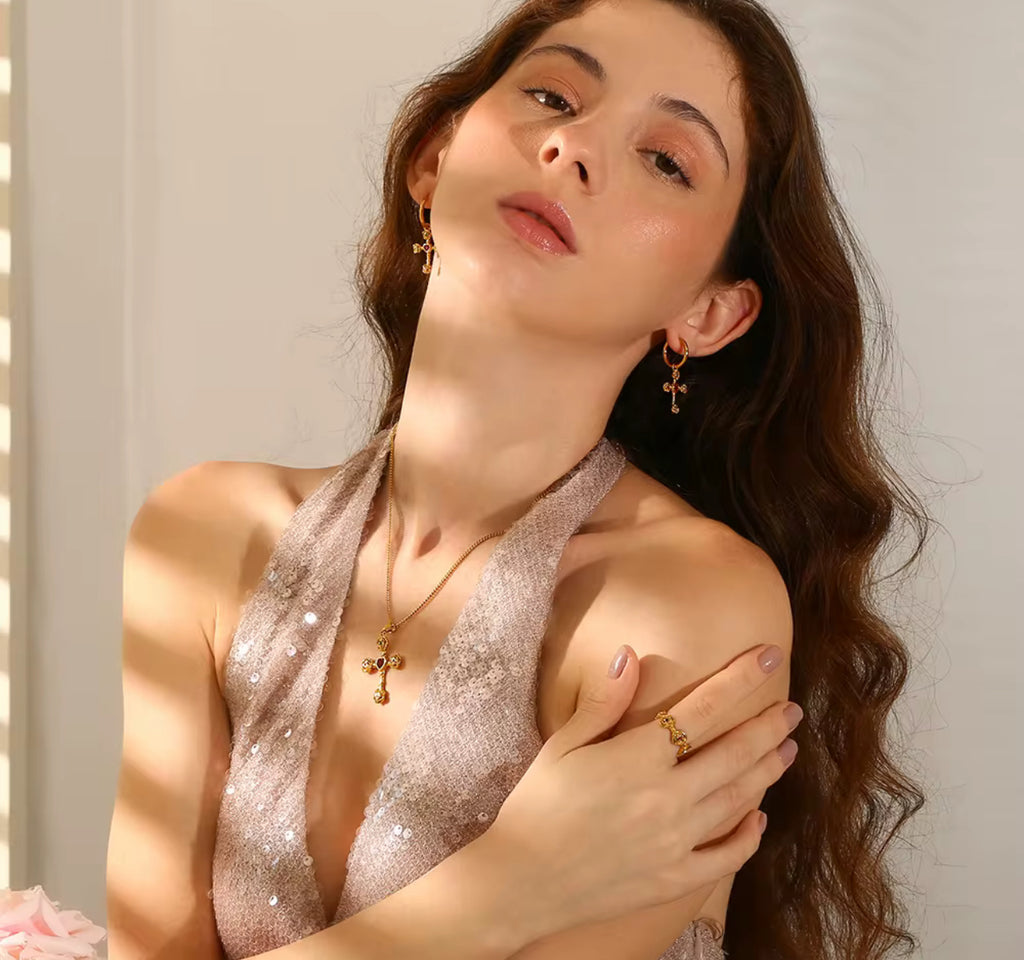 Rubí Rosa Cross Necklace