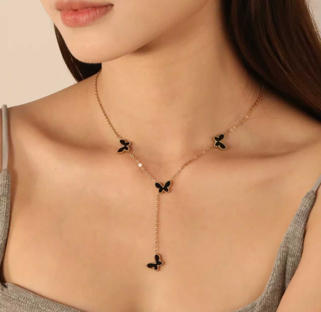 Flutter Kiss Dangling Necklace